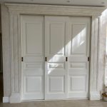 Skapis ar bīdāmām durvīm​