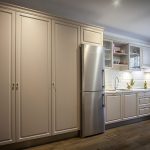 Skapis ar veramām durvīm​