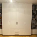 Skapis ar veramām durvīm​