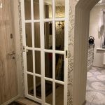 Skapis ar bīdāmām durvīm​