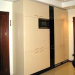 Skapis ar veramām durvīm​